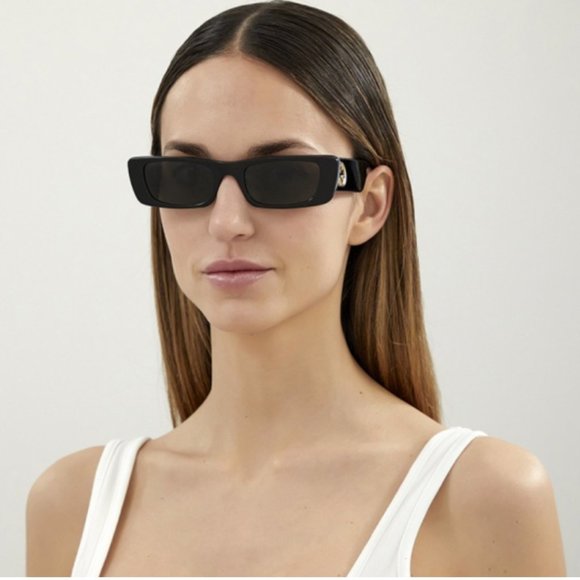 ? NEW GUCCI WOMENS BLACK RECTANGLE SUNGLASSES W/ CASE main image 5